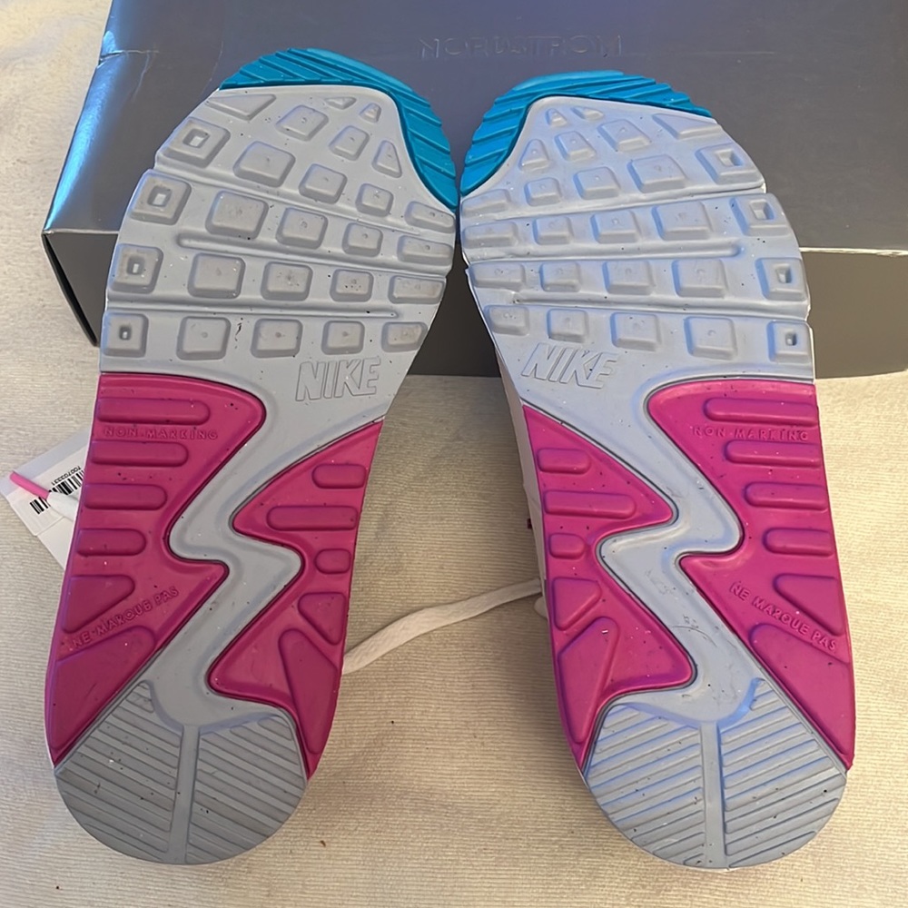 Shoes - Picture 3 of 8